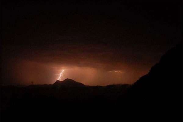 photo d'un eclaire sur la ville de béjaia photos d'un eclaire sur la ville de béjaia
