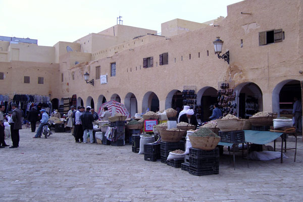 photos de place du marché de la ville de ghardaia