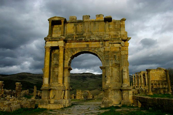 photo des vestiges romains Arc Caracalla de Djemila en Algérie photos des vestiges romains arc caracalla de djemila en algérie